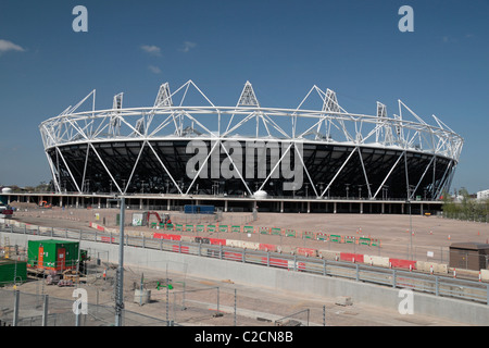 Die fast abgeschlossen (Apr 2011) London 2012 Olympischen Leichtathletik-Stadion in Stratford, im Osten Londons. Stockfoto