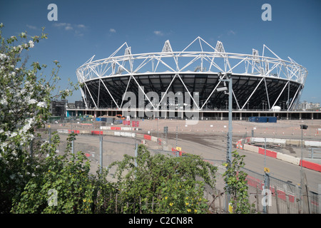 Die fast abgeschlossen (Apr 2011) London 2012 Olympischen Leichtathletik-Stadion in Stratford, im Osten Londons. Stockfoto