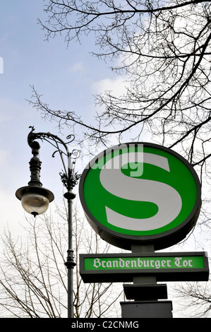 S-Bahn schild in Berlin (unter den Linden), Schild für Stadtbahn in Berlin Stockfoto