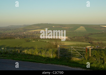 Der Blick von oben Steyning Schüssel heraus über die Sussex Weald, Adur Valley und der South Downs National Park. Stockfoto