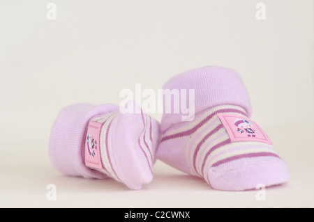 Adorable pink Babyschuhe Mädchen Stockfoto