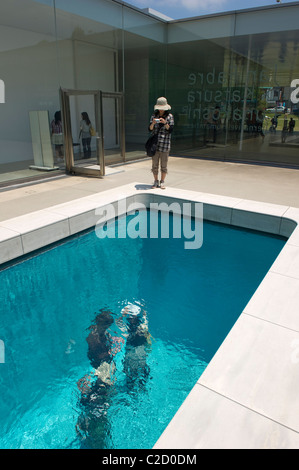 Das Schwimmbad von Leandro ERLICH Kanazawa Museum Stockfoto