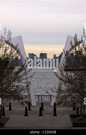 11. Sept "Postkarten" auf Staten Island in New York City nach Osten in Richtung World Trade Center Memorial. Stockfoto