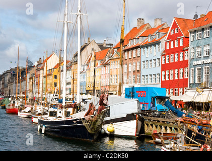 Traditionelle waterfront Giebelhäuser und hölzernen Segelschiffe Nyhavn (neuer Hafen) Kopenhagen Dänemark Skandinavien Stockfoto