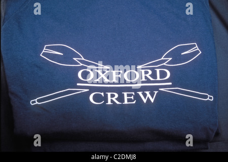 Ein Oxford-Sweatshirt für den Verkauf an die Oxford Cambridge Boat Race in Putney, Surrey, in der Nähe von London, Engalnd, UK Stockfoto