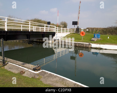 Brücke über die Gloucester und Schärfe Canal an Purton Gloucestershire, Großbritannien Stockfoto