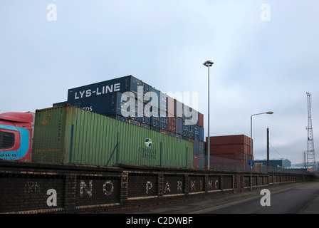 See-Container gestapelt am Clydeport Container Terminal Greenock Inverclyde West of Scotland UK United Kingdom Stockfoto