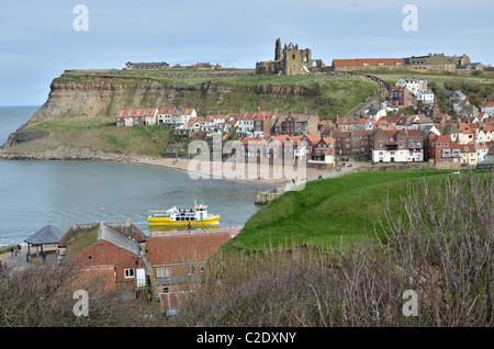 Boot in den Hafen von Whitby, North Yorkshire. VEREINIGTES KÖNIGREICH. Stockfoto