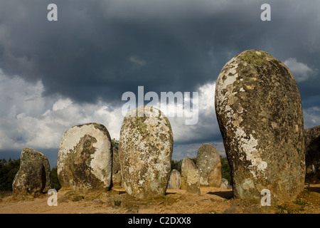 Cromoleque Dos Alemendres, größte Megalith-Website auf der iberischen Halbinsel, in der Nähe von Evora, Portugal Stockfoto