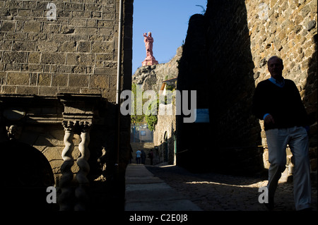 Notre Dame de France Statue an der Spitze des Rocher Corneille. Puy En Velay. Die Region Auvergne, Frankreich. Stockfoto