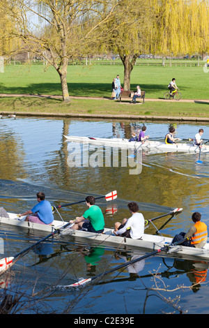 Stratford-upon-Avon Boat Club Rudern Vieren üben an den Fluss Avon, Warwickshire, England, UK Stockfoto