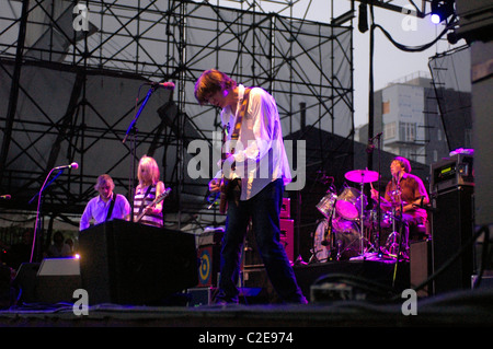 Sonic Youth führt ihr Album "Daydream Nation" live im Konzert am McCarren Park Pool in Williamsburg, Brooklyn im Jahr 2007 Stockfoto