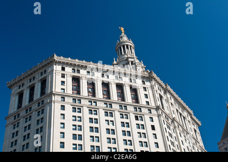 Manhattan Municipal Building 1 Centre Street in New York City mit blauen Himmelshintergrund, USA Stockfoto