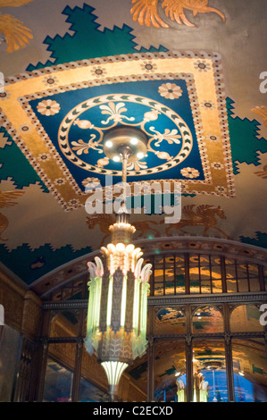 Art-Deco-Eingang zu Fred F. Französisch Gebäude, 551 Fifth Avenue, Manhattan, New York City, USA Stockfoto