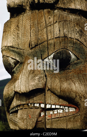Gitxsan (männliche) Totempfahl, Kispiox, Northern BC, Britisch-Kolumbien, Kanada - Gesicht-Detail Stockfoto