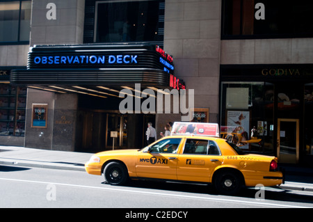 Eingang zu den NBC Studios, Top of The Rock Observation Deck und Rainbow Room historisches Restaurant, Rockefeller Center, Manhattan Stockfoto