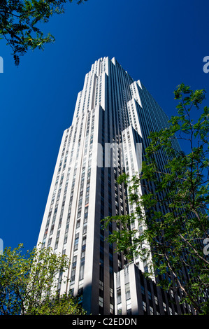 RCA oder GE Building mit blauen Himmelshintergrund, Rockefeller Center, Manhattan, New York City, USA Stockfoto