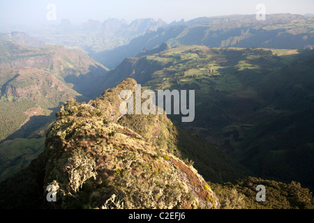 Blick auf die Tiefebene von Chenek in den Simien-Bergen Stockfoto