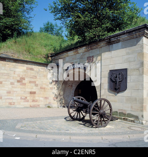 Geschuetz Und Preussenadler, Eingangstor Zu Den Kasematten der Festungsanlagen in Saarlouis, Saar, Saarland Stockfoto