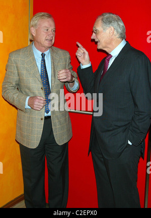 Chris Matthews und Alan Alda in der The New York Times dritte jährliche "Große lesen literarische Frühschoppen" statt in The Times Center New Stockfoto