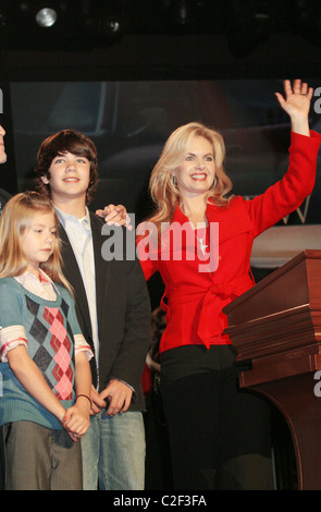 Alexandra Osteen, Jonathan Osteen und Victoria Osteen ein Abend mit Joel Osteen im Madison Square Garden New York City, USA- Stockfoto