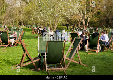 Der Obstgarten-Teegarten in Grantchester ist eine Cambridge-Institution. Stockfoto