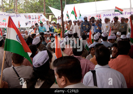 Aktivist während Anna Hazare Bewegung gegen die Korruption auf Azad Maidan in Mumbai, Mahrashtra, Indien, Asien. Stockfoto