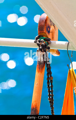 Des Mönchs Spazierstock mit Rosenkranz Stockfoto