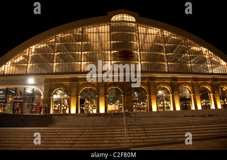 Lime Street Railway Station Liverpool in der Nacht Stockfoto