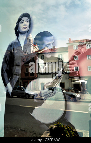 Portugal, Lissabon: Outdoor-Fenster mit Fado-Szene am Museum des Fado Stockfoto