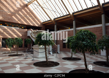 Das Innere des die Burrell Collection in Glasgow Stockfoto