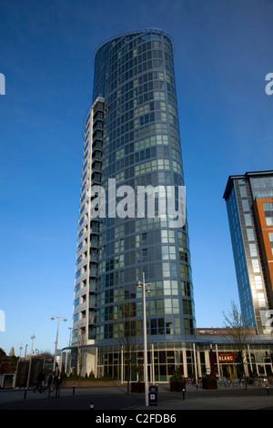 Modernen Hochhaus Luxus Appartements Entwicklung Nummer eins Gunwharf Quays Portsmouth Hampshire England Stockfoto