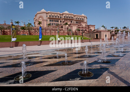 Das Exterieur des The Emirates Palace Hotel in Abu Dhabi, Vereinigte Arabische Emirate. Stockfoto