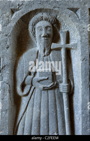 Grab im 12. Jahrhundert Zisterzienser romanische Kirche schnitzen Stockfoto