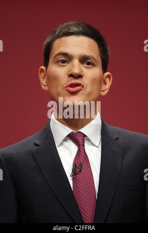 DAVID MILIBAND MP ARBEITSPARTEI 27. September 2010 MANCHESTER Stadtzentrum von MANCHESTER ENGLAND Stockfoto