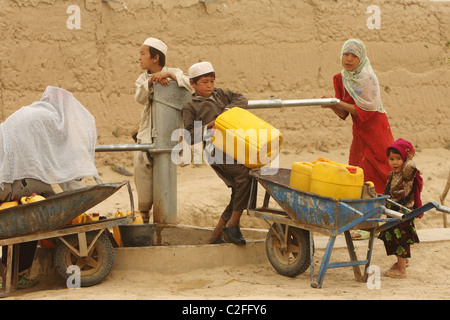 Eine Wasserstelle in einem Dorf in der Nähe von Kunduz, Afghanistan Stockfoto