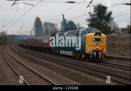 Englischer elektrischer Typ 5 Klasse 55 Deltic Lokomotive Nr. D9000 (55022) Royal Scots Grey Stockfoto