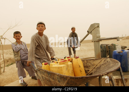 Eine Wasserstelle in einem Dorf in der Nähe von Kunduz, Afghanistan Stockfoto