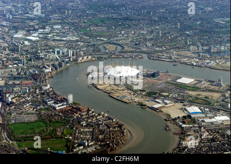 Luftbild von O2 Konzertarena (aka Millennium Dome) und der Themse in London, England, UK Stockfoto
