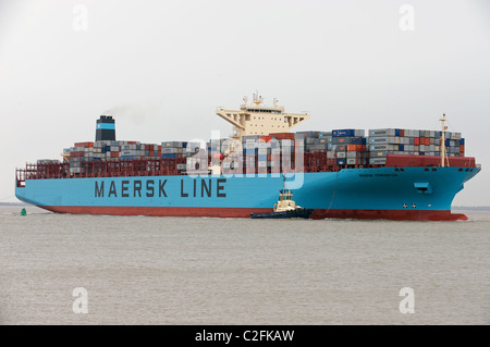 Maersk Edmonton Containerschiff Ankunft am Hafen von Felixstowe, Suffolk, UK. Stockfoto