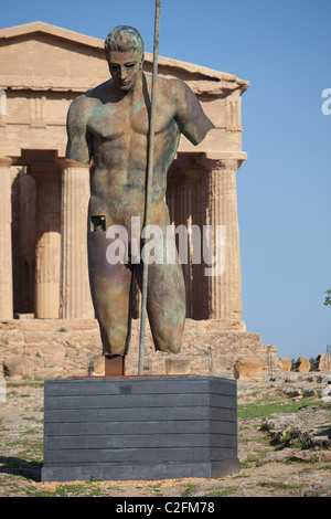 Eine Skulptur von Igor Mitoraj in das Tal der Tempel Agrigento Sizilien Stockfoto