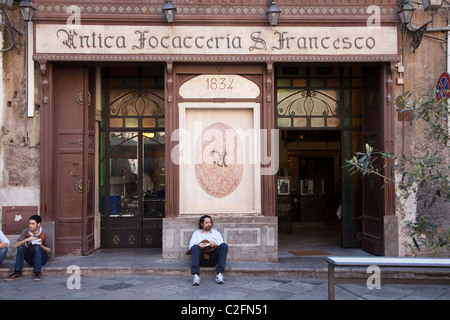 Suppen aus der Antica Focacceria "Altes Brot Shop" in Palermo Sizilien Stockfoto