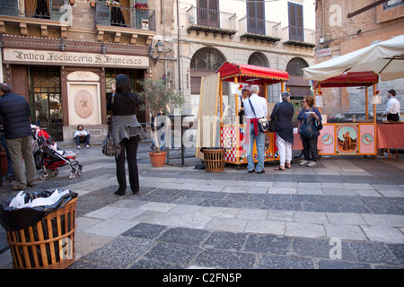 Suppen aus der Antica Focacceria "Altes Brot Shop" in Palermo Sizilien Stockfoto