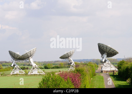 Radioteleskope auf die des Radio Astronomy Observatory, Lords Brücke, Barton, Cambridgeshire, England, Vereinigtes Königreich Stockfoto