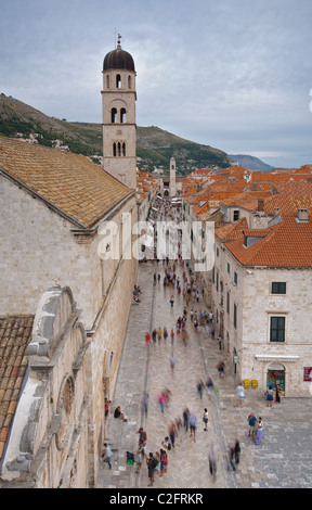 Berühmte Straße Stradun in der Altstadt von Dubrovnik, Dalmatien, Kroatien Stockfoto