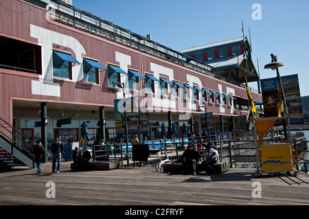 Pier 17 am South Street Seaport in New York City. Stockfoto