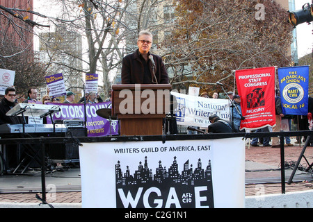 Tim Robbins spricht bei der Writers Guild von Amerika Ost-Rallye am Washington Square Park New York City, USA - 27.11.07 Stockfoto