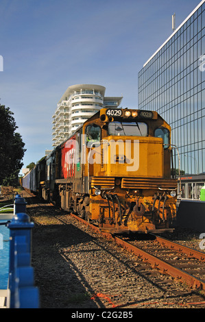 Trainieren Sie, vorbei an The Strand, Tauranga, Bay of viel Region, Nordinsel, Neuseeland Stockfoto