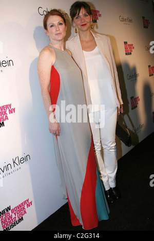 Julianne Moore und Maggie Gyllenhaal Grand Wiedereröffnung feiern das neue Museum Co-Hosted von Calvin Klein New York City, USA Stockfoto