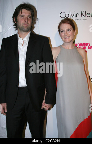 Julianne Moore und Gast Grand Wiedereröffnung Hommage an das neue Museum Co-Hosted von Calvin Klein New York City, USA - 28.11.07 Stockfoto